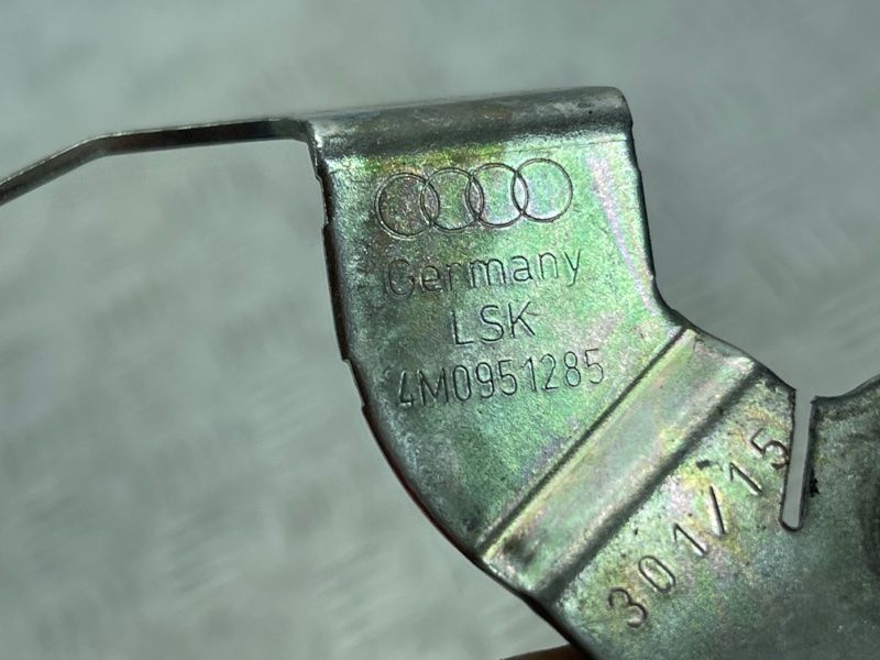 Кронштейн Audi Q7