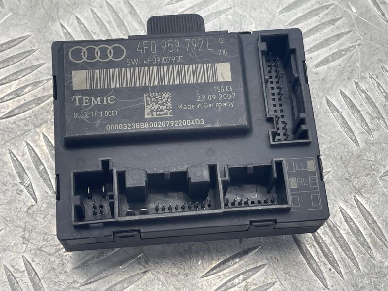 Блок керування дверей 4F0959792E Audi A6