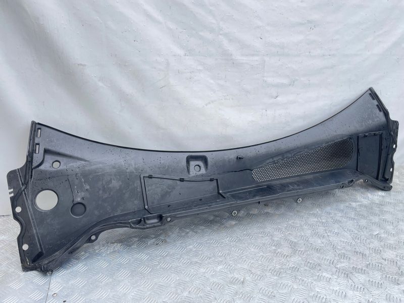 Водовідвідний щиток 31352746 Volvo XC90