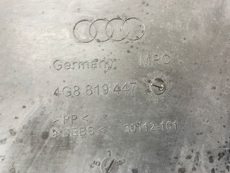 Водовідвідний щиток 4G8819447 Audi A6