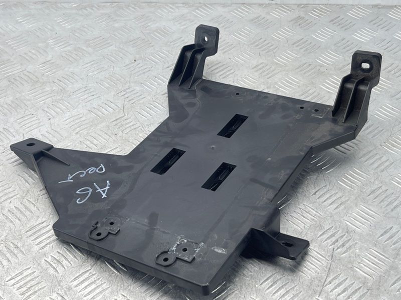 крепление блока управления 4G0907348C Audi A6
