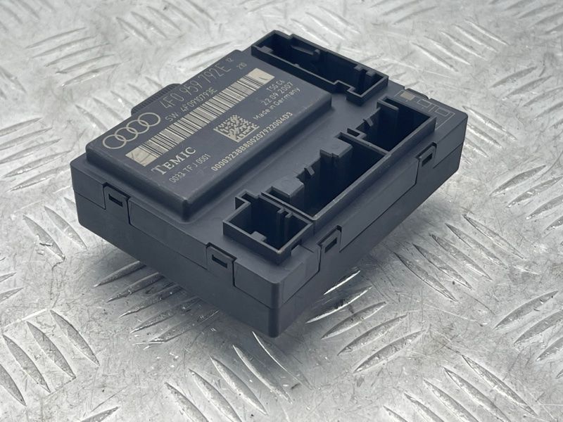 Блок керування дверей 4F0959792E Audi A6