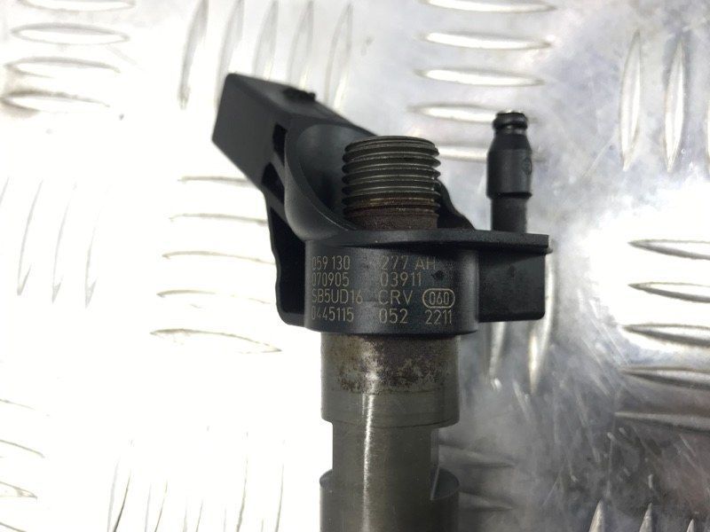 Топливная форсунка 059130277AH Audi Q7