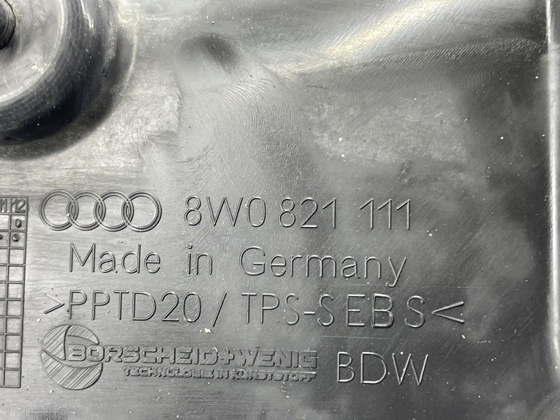 Замикаюча панель крила 8W0821111 Audi A4 Allroad
