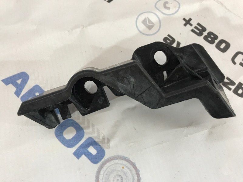 Направляюча / кріплення / кронштейн бампера 8K0807284D Audi A4 Allroad