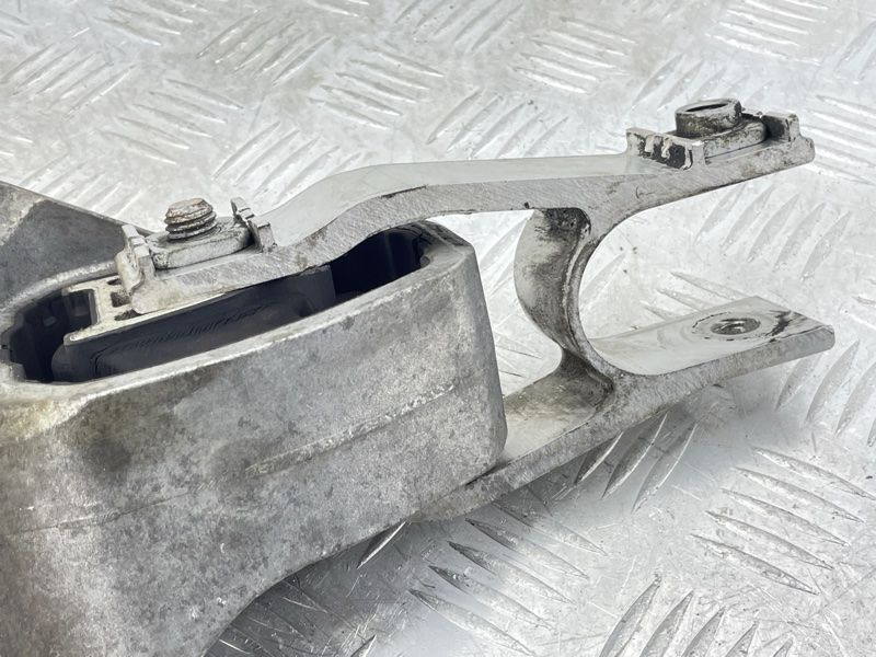 Кронштейн опори двигуна 31339951 Volvo XC90