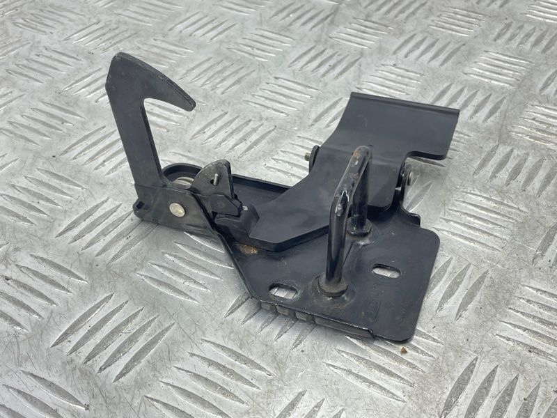 Стопорный крюк капота 4L0823480A Audi Q7 Audi Q7