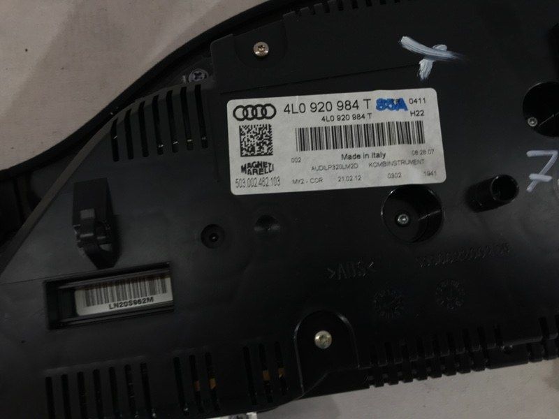 Комбинация приборов / Спидометр 4L0920984T Audi Q7