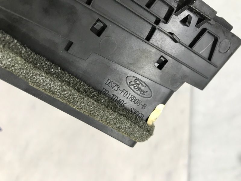 Дефлектор повітропроводу DS73F018B08B Ford Fusion