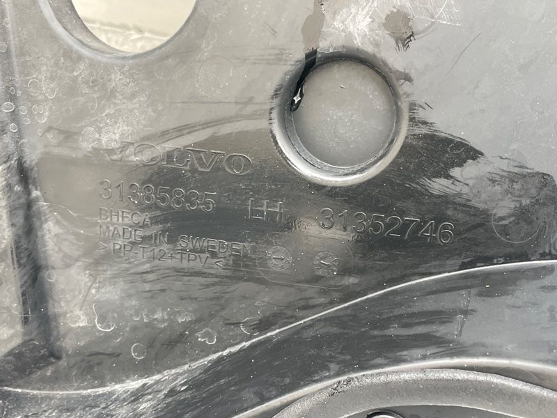 Водовідвідний щиток 31352746 Volvo XC90