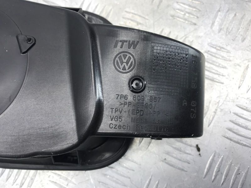 Корпус лючка кришки паливного бака в зборі 7P6809857A Volkswagen Touareg