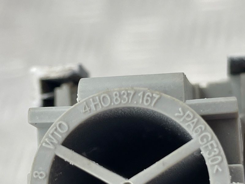 Колпачок ручки двери c хромированой накладкой 4H0837880C Audi A6