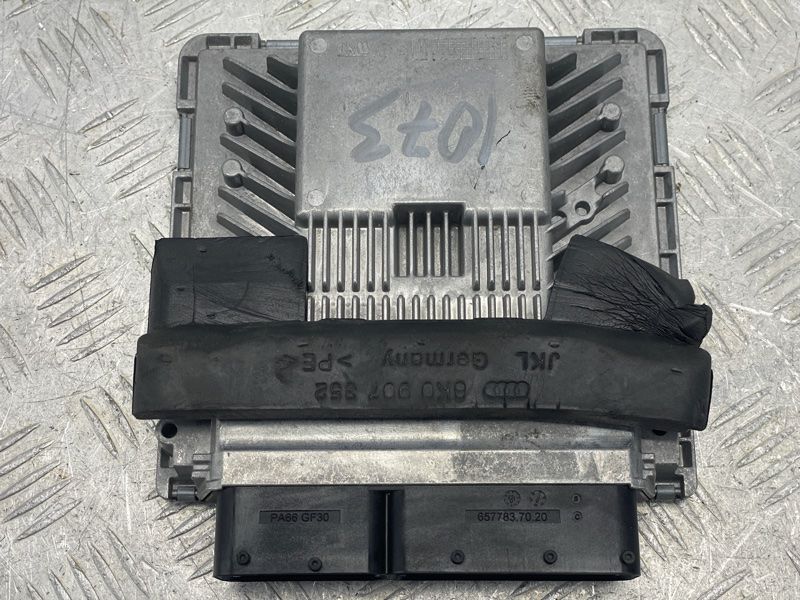 Блок управления двигателем 8R0907551E Audi Q5