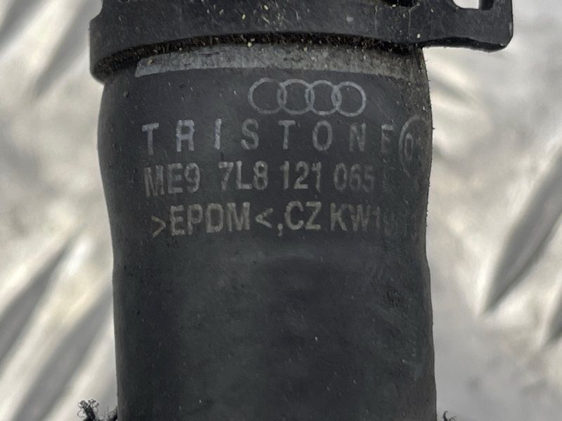 Трубопровід системи охолодження 7L8121065D Audi Q7