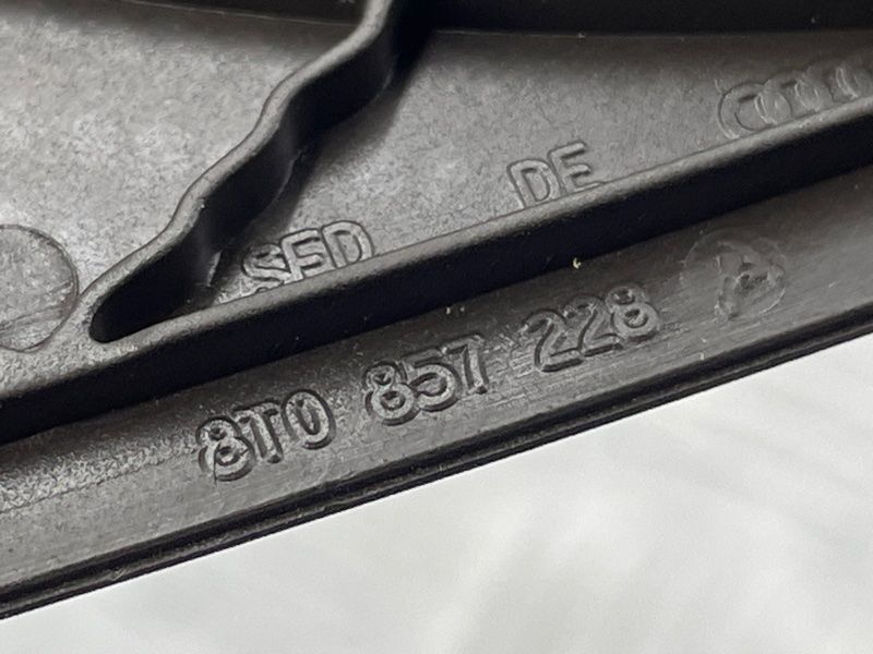 Накладка динаміка / сітка 8T0857228A Audi A4