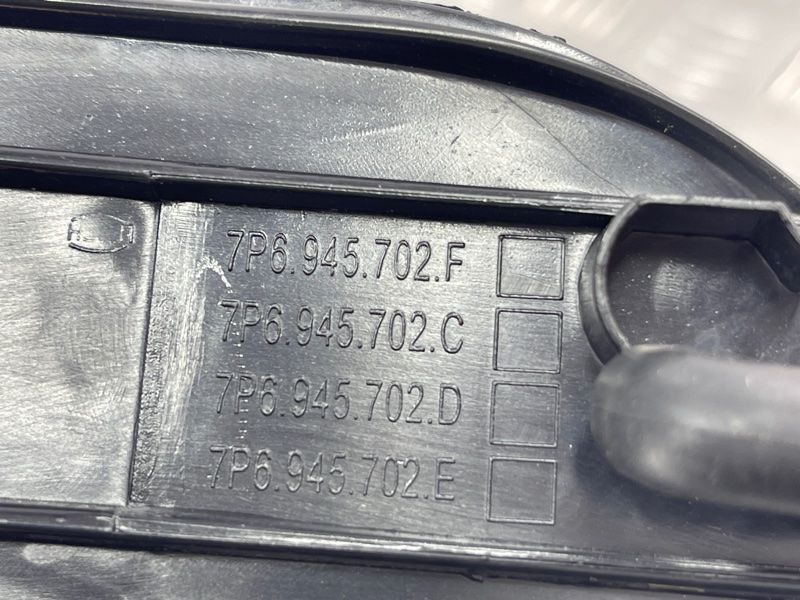 Фонарь противотуманный 7P6945702F Volkswagen Touareg