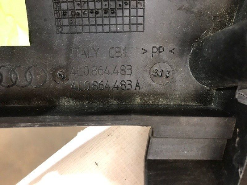 Накладка замка багажника 4L0864483 Audi Q7