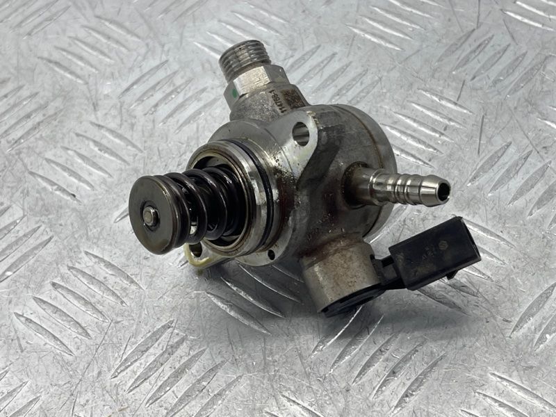 Паливний насос 04E127027N Volkswagen Jetta