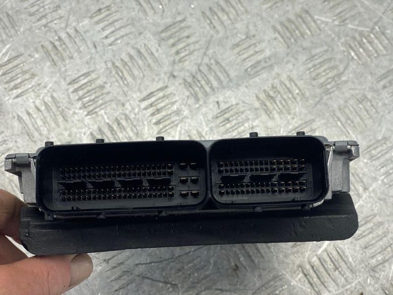 Блок управления двигателем 8R0907551E Audi Q5