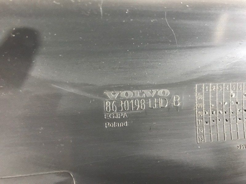 Накладка торпедо 8630198 Volvo XC60