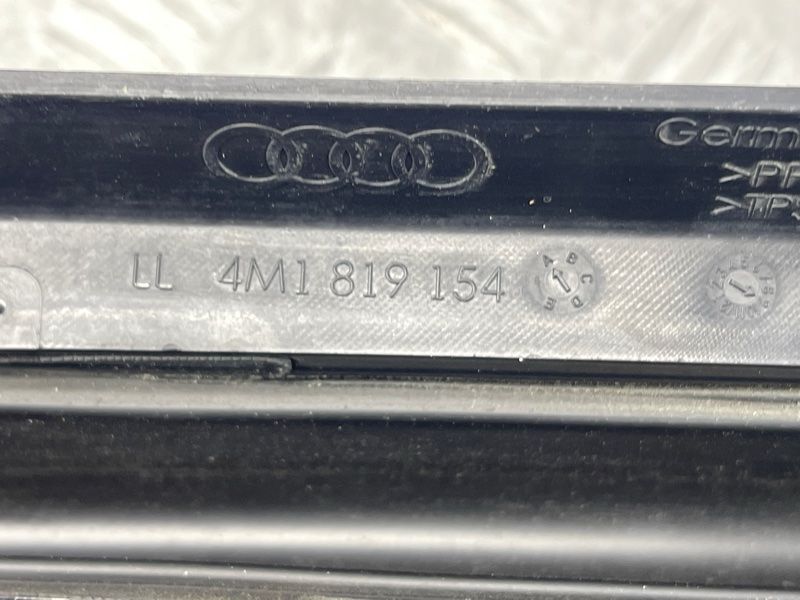 Накладка 4M1819154A Audi Q7