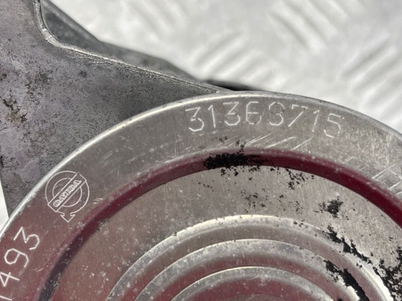 Насос охлаждающей жидкости 31368715 Volvo XC90 Volvo S60, Volvo S60 Cross Country, Volvo S80, Volvo S90, Volvo V60, Volvo V60 Cross Country, Volvo V90, Volvo V90 Cross Country, Volvo XC40, Volvo XC60, Volvo XC70, Volvo XC90