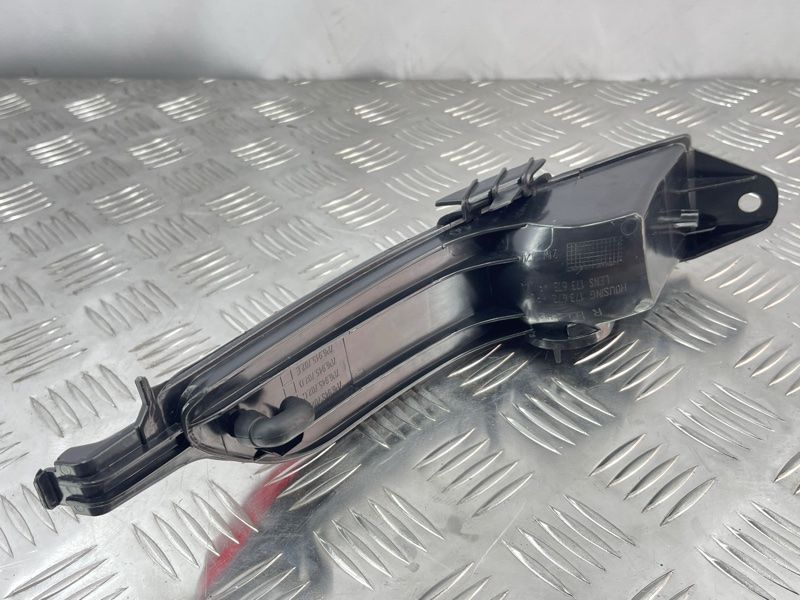 Фонарь противотуманный 7P6945702F Volkswagen Touareg
