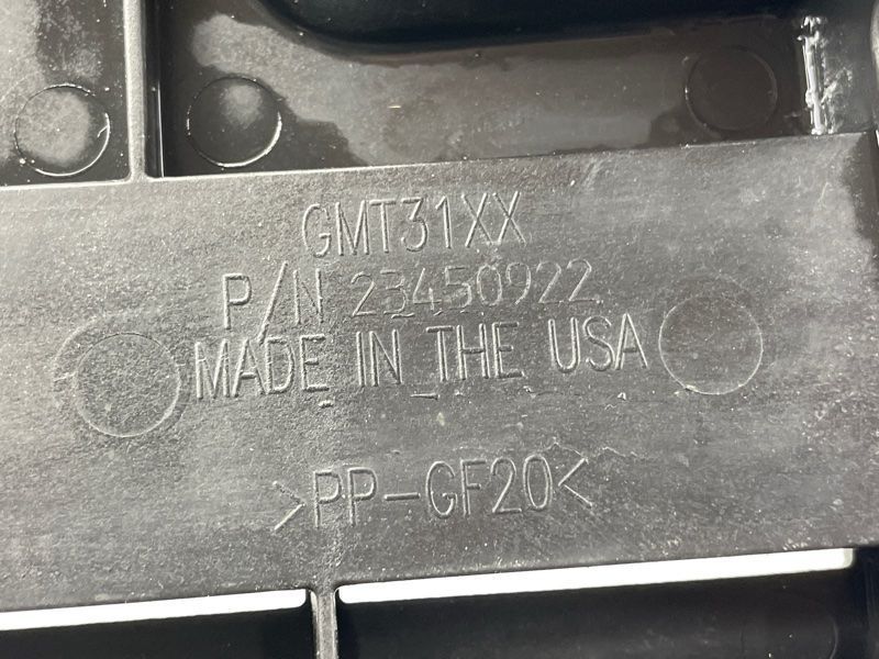Накладка бампера 23450922 Chevrolet Colorado