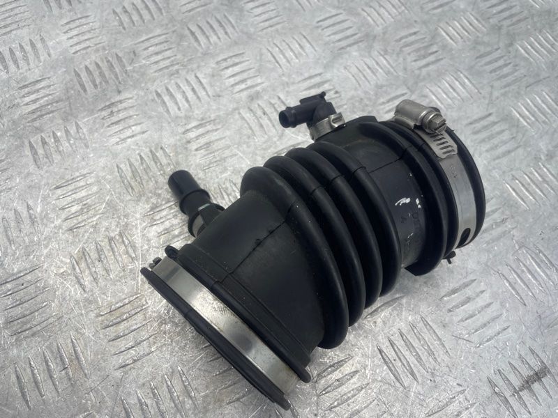 Патрубок DS739R504BB Ford Fusion