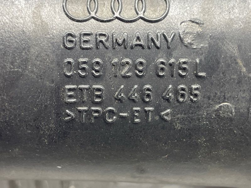 Патрубок воздушного фильтра 059129615L Audi A6