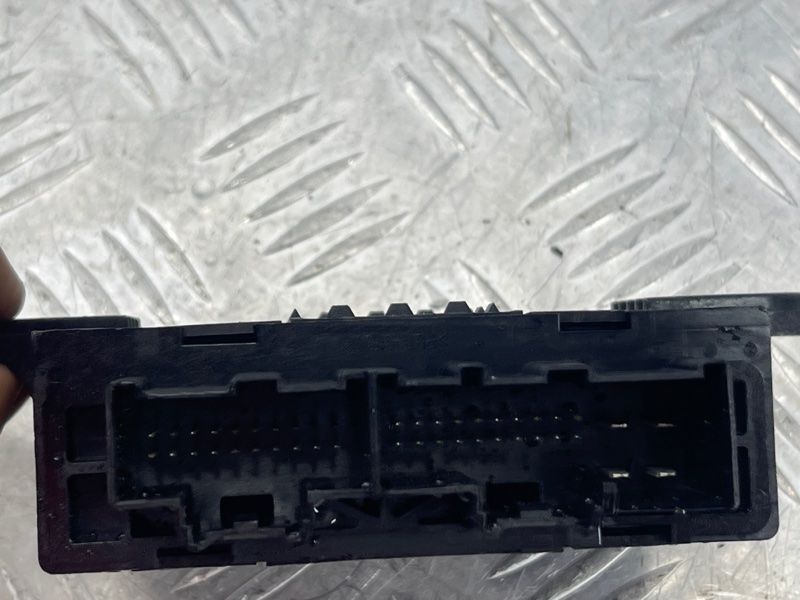 Блок керування дверей DG9T14B531EC Ford Edge