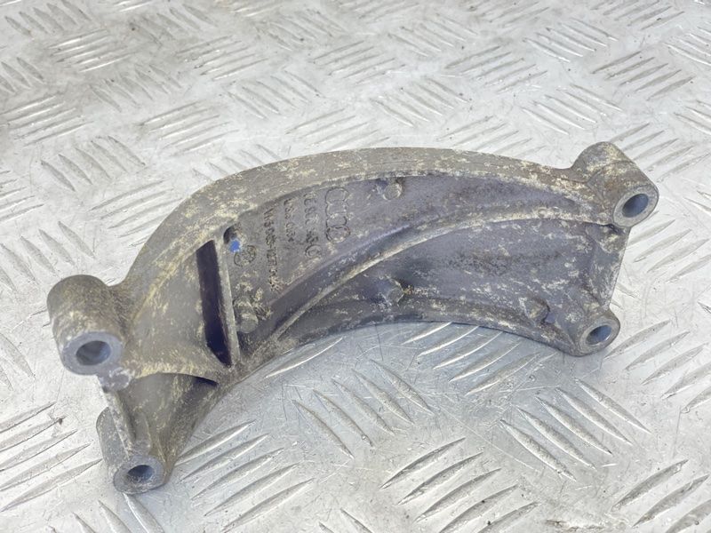 Кронштейн генератора 06E903143D Audi Q7