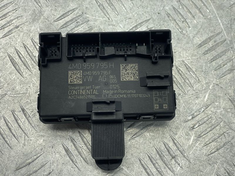 Блок керування дверей 4M0959795H Audi Q7