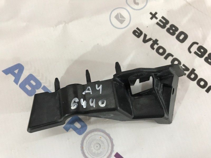 Направляюча / кріплення / кронштейн бампера 8K0807284D Audi A4 Allroad