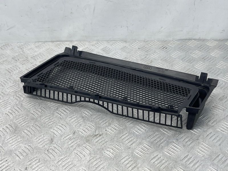 Накладка 4M1819154A Audi Q7