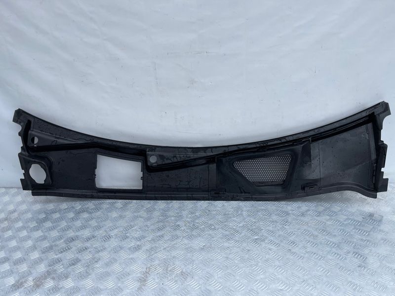 Жабо / Водоотводящий щиток Audi Q7