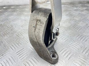 Опора двигуна 31330592 Volvo XC90