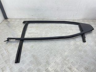Направляюча скла дверей Polestar 2