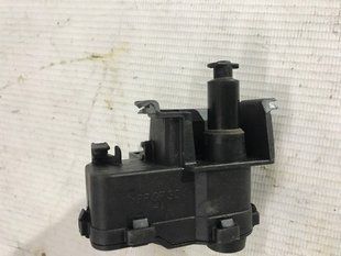 Замок лючка топливного бака 7P0810773B Volkswagen Touareg