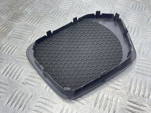 Накладка динамика / Сетка 8U00354204PK Audi Q3