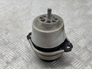 Опора / подушка двигуна 7L8199131A Audi Q7