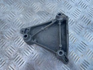 Кронштейн компресора кондиціонера 06E260835C Audi Q5