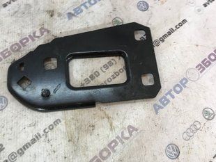 Кріплення підсилювача бампера 8K0805499 Audi A4 Allroad