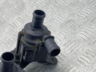 Додатковий насос охолоджуючої рідини 06H121601N Audi Q5 Audi A7 Sportback, Audi Q5 PHEV, Audi S7 Sportback, Audi A4, Audi A4 Allroad, Audi A5, Audi A5 Sportback, Audi A6, Audi A6 Allroad, Audi A7, Audi A8, Audi Q5, Audi Q5 Sportback, Audi Q7, Audi R8, Audi S4, Audi S5, Audi S5 Sportback, Audi S6, Audi SQ5, Audi SQ5 Sportback