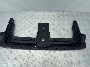 Накладка радіатора 4M0807081 Audi Q7