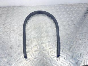 Уплотнитель водоотводящего короба под капотом 4K0823723A Audi A6