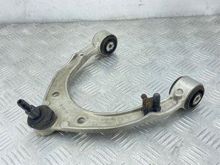 Рычаг передней подвески поперечный верхний 7P0407021 Volkswagen Touareg