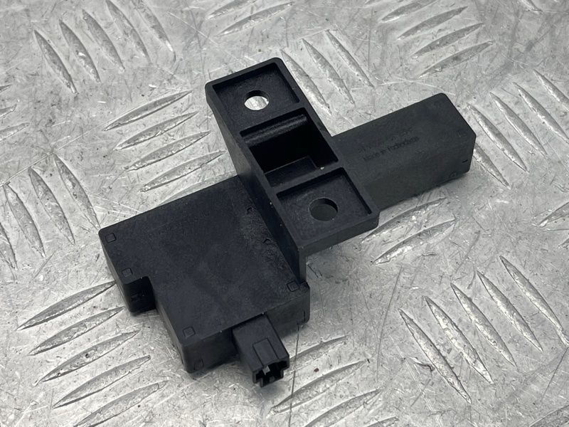Антена безключового доступу (KESSY) 8K0907247 Audi A7 Audi A4, Audi A4 Allroad, Audi A5, Audi A6, Audi A7, Audi A8, Audi Q5, Audi RS5, Audi RS7, Audi S4, Audi S5, Audi S6, Audi S7, Audi S8, Audi SQ5