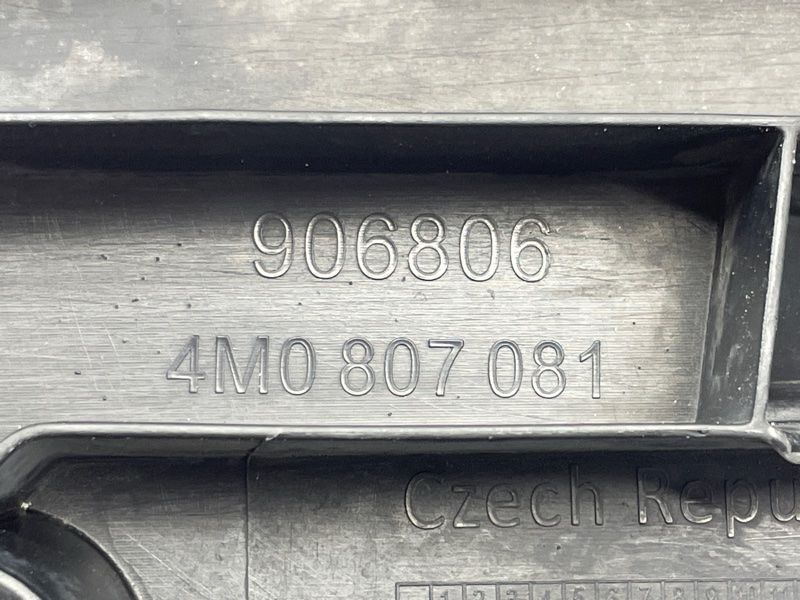 Накладка радіатора 4M0807081 Audi Q7