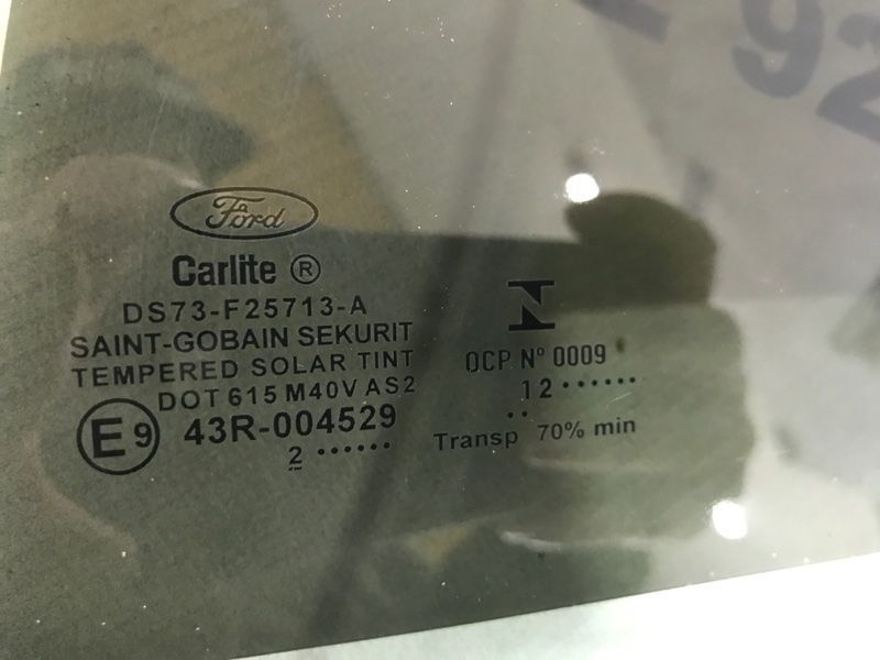 Скло дверей DS7Z5425713A Ford Fusion